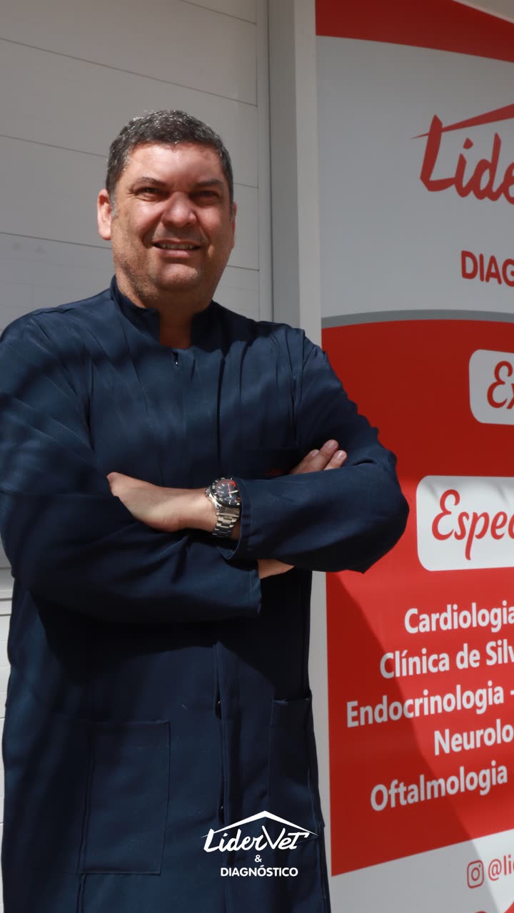 Dr. Fernando em frente à LíderVet